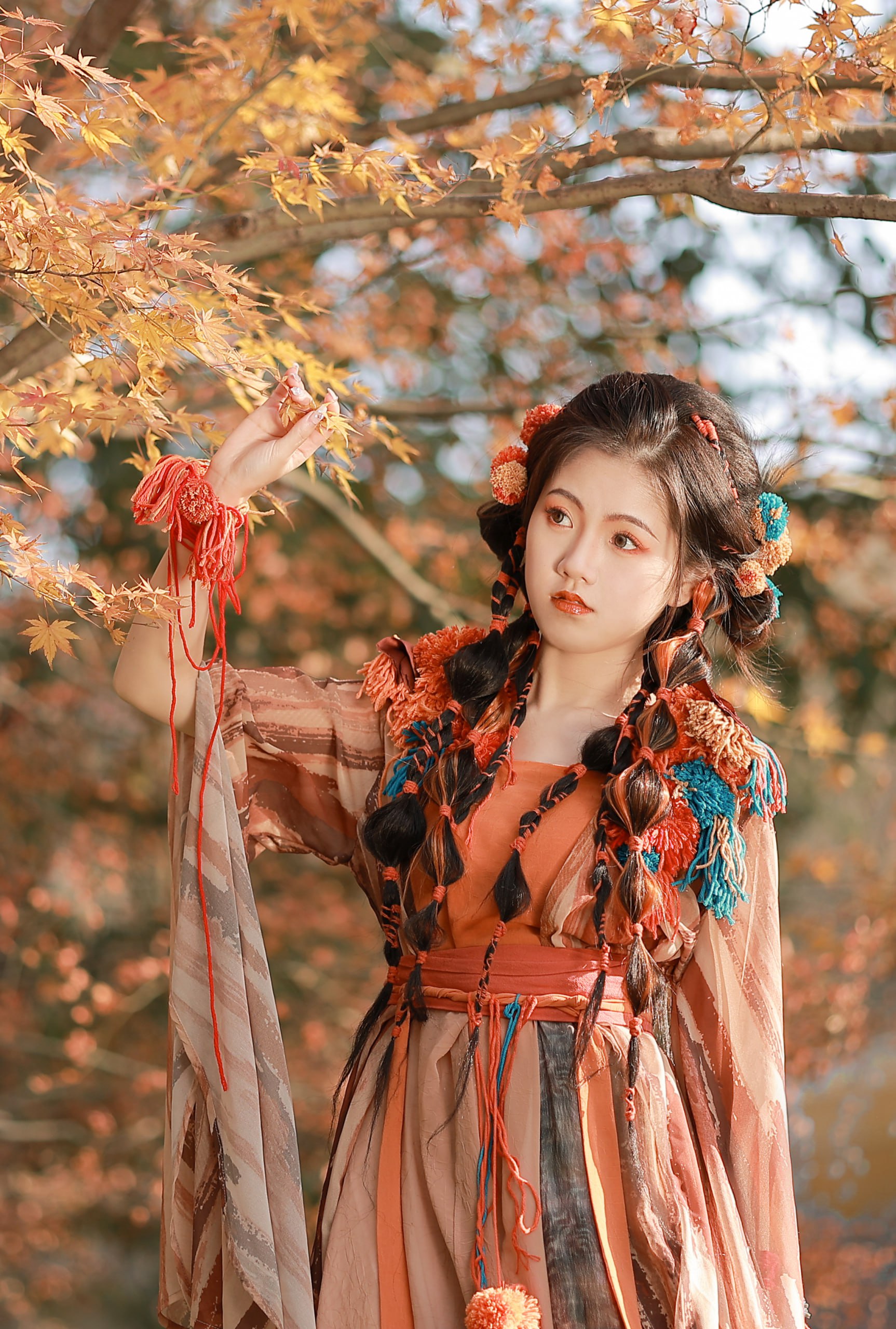 美少女裙摆下的芊芊玉腿 美少女裙摆下的芊芊玉腿视频